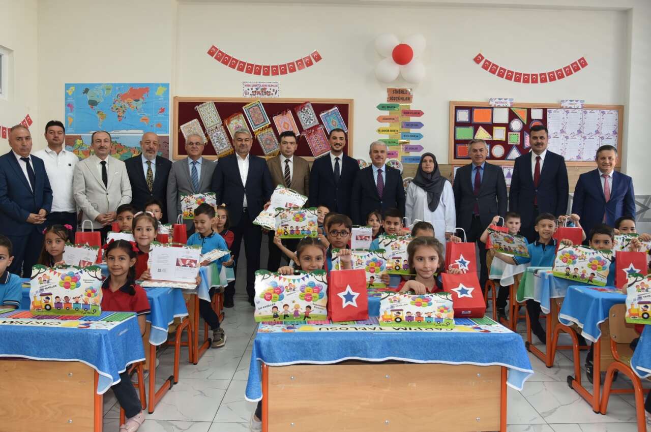 Konya'da yaz tatili resmen başladı! Karne gününden mutluluk kareleri yansıdı 1